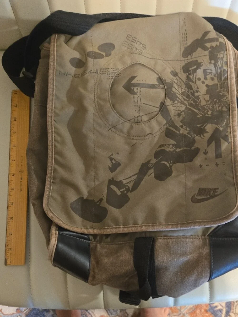 Nike casual messenger
